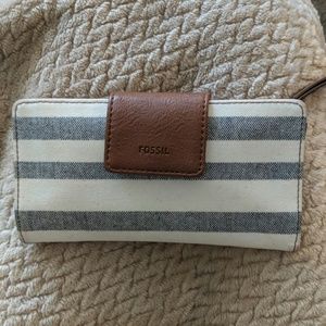 Fossil wallet with coin purse